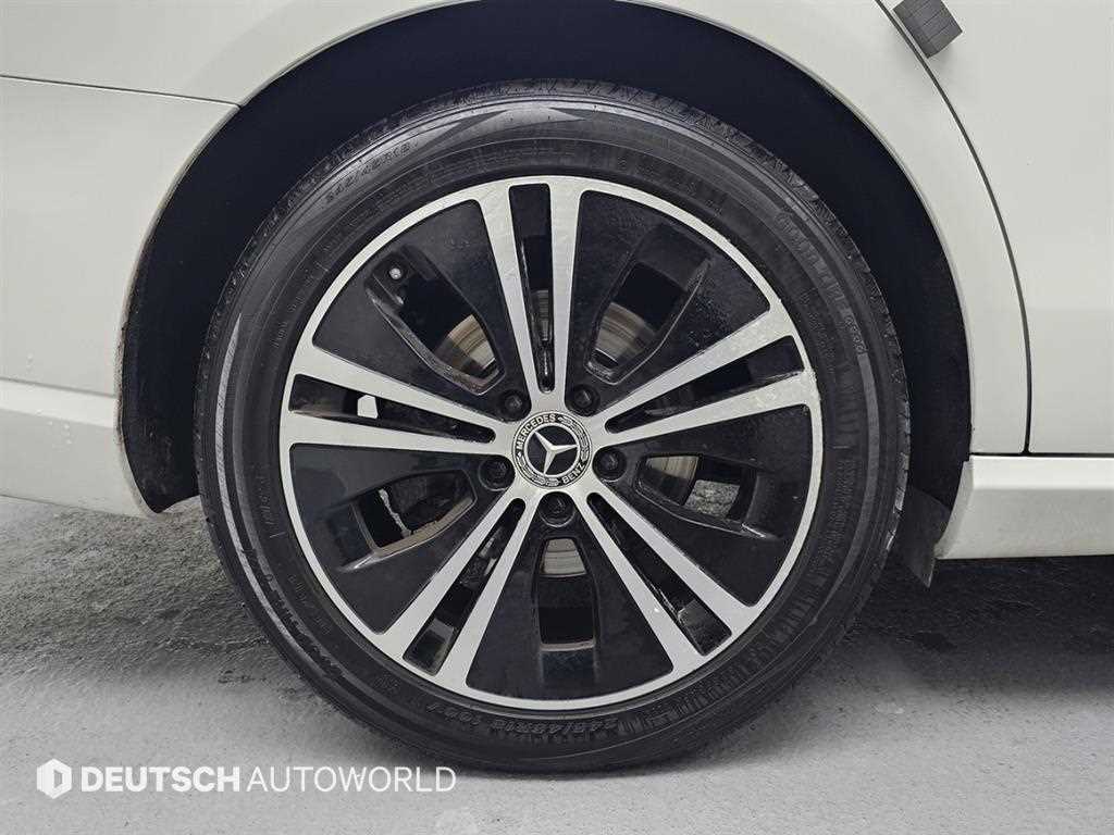 Mercedes Benz E class - Vista 5