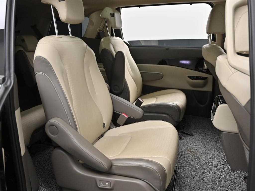 KIA Carnival - Vista 7