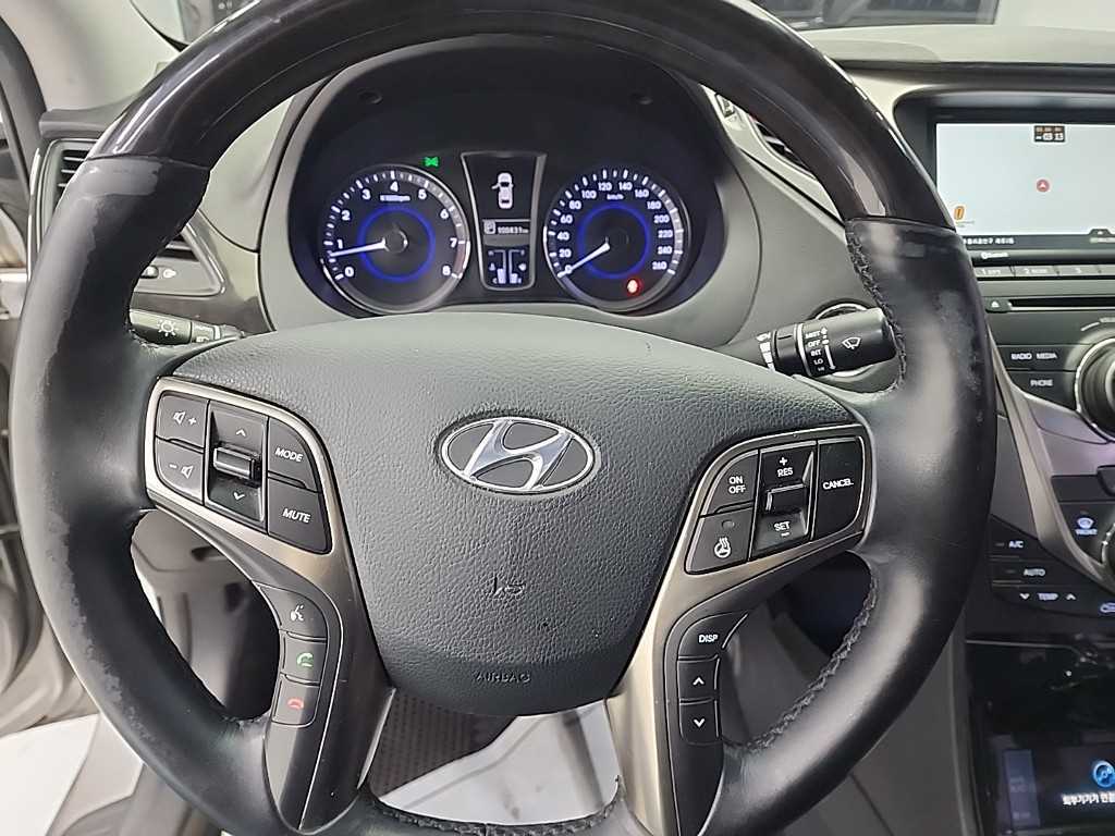 HYUNDAI Grandeur - Vista 9