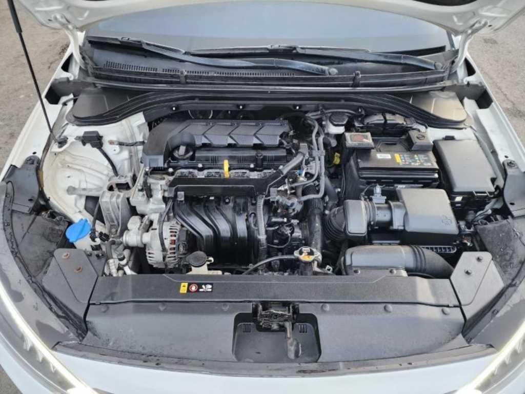 HYUNDAI Avante - Vista 5