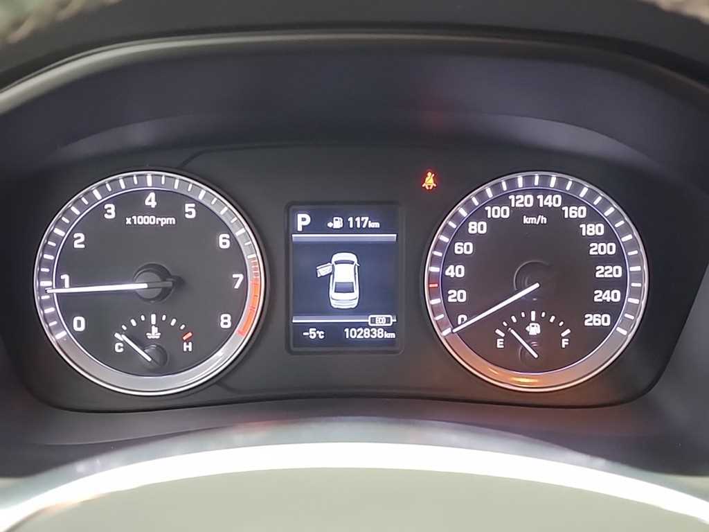 HYUNDAI Sonata - Vista 6