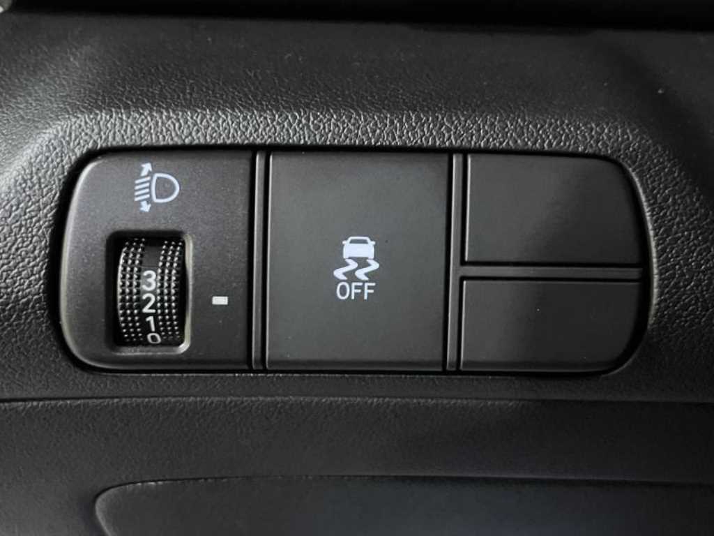 HYUNDAI Avante - Vista 9