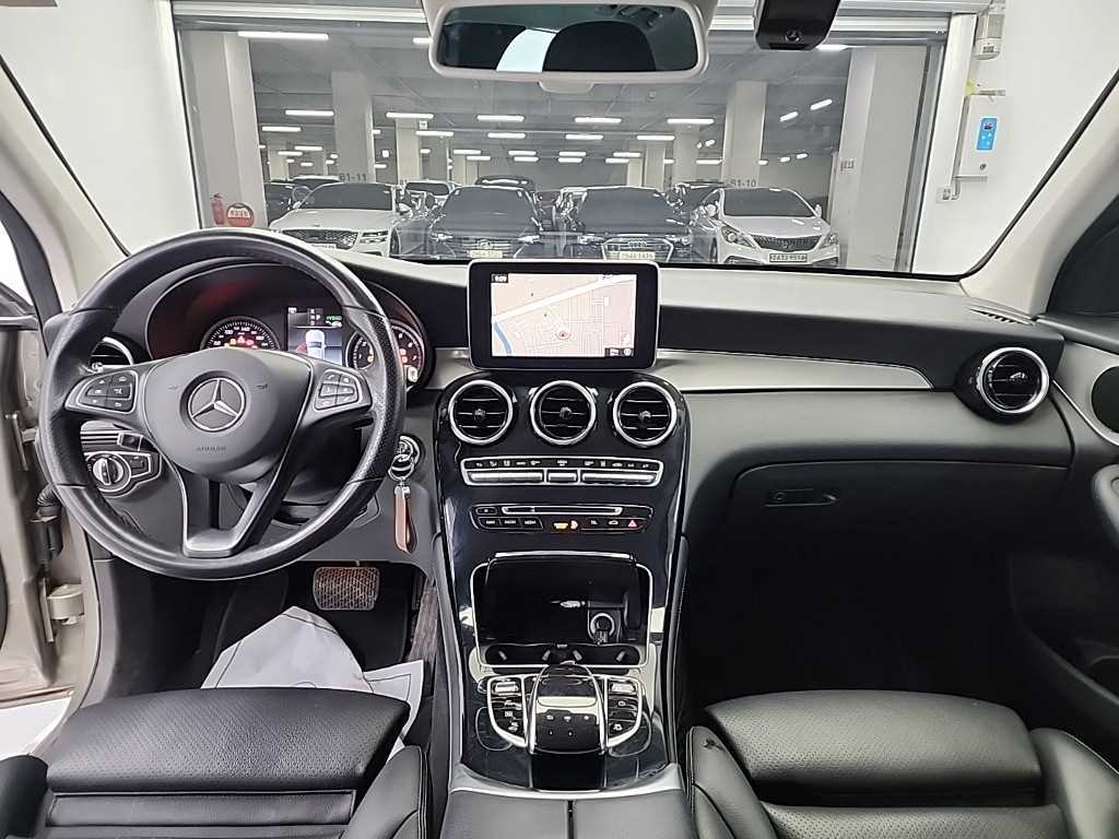 Mercedes Benz GLC Class - Vista 7