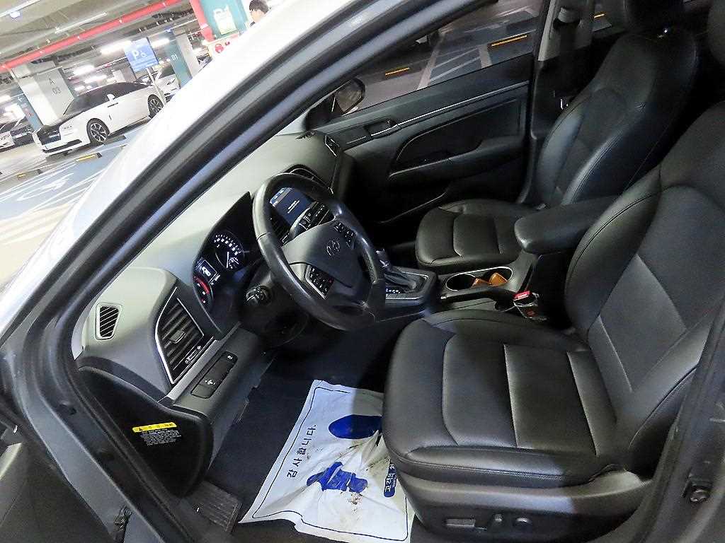 HYUNDAI Avante - Vista 6