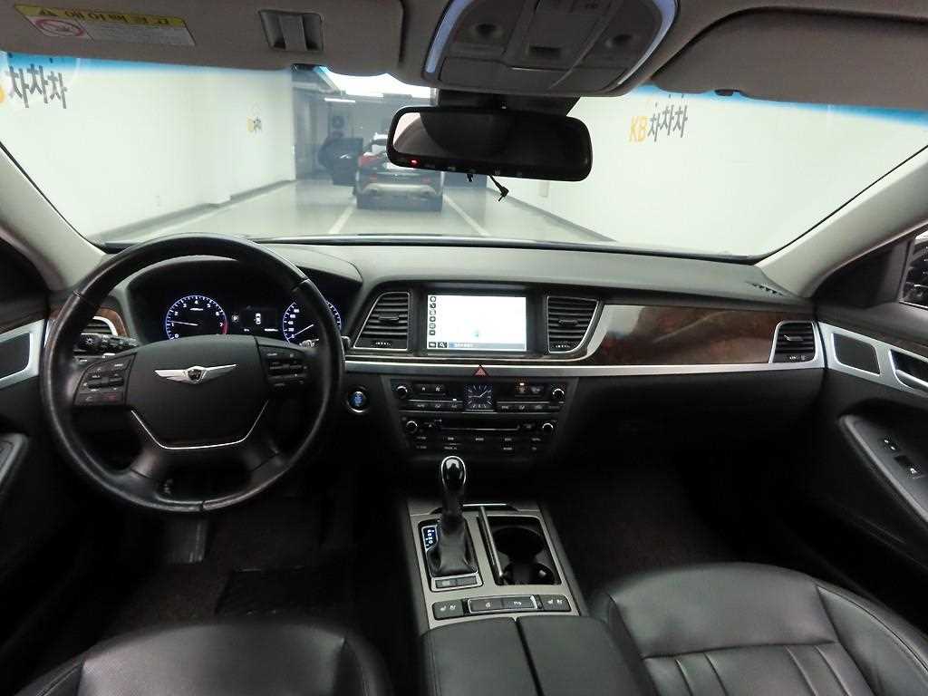 HYUNDAI Genesis - Vista 6