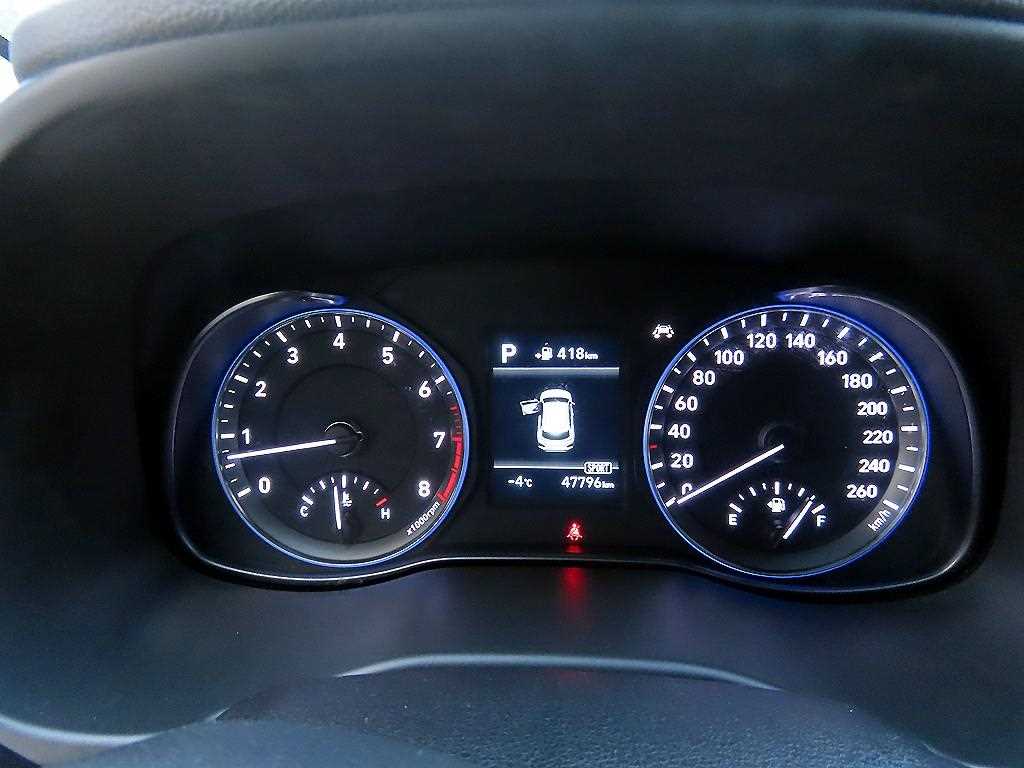 HYUNDAI Kona - Vista 9