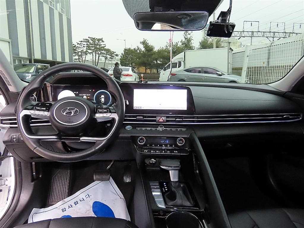 HYUNDAI Avante - Vista 7