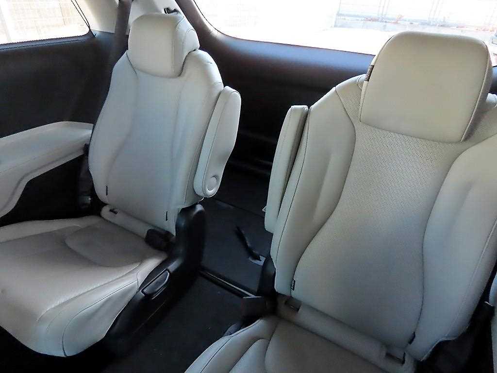 KIA Carnival - Vista 7