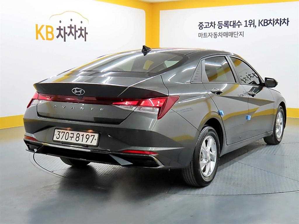 HYUNDAI Avante - Vista 4