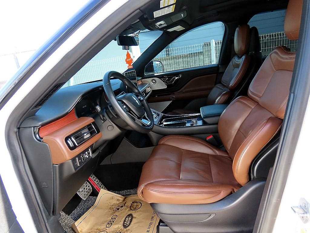 Lincoln Aviator - Vista 5