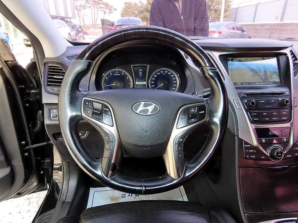 HYUNDAI Grandeur - Vista 7