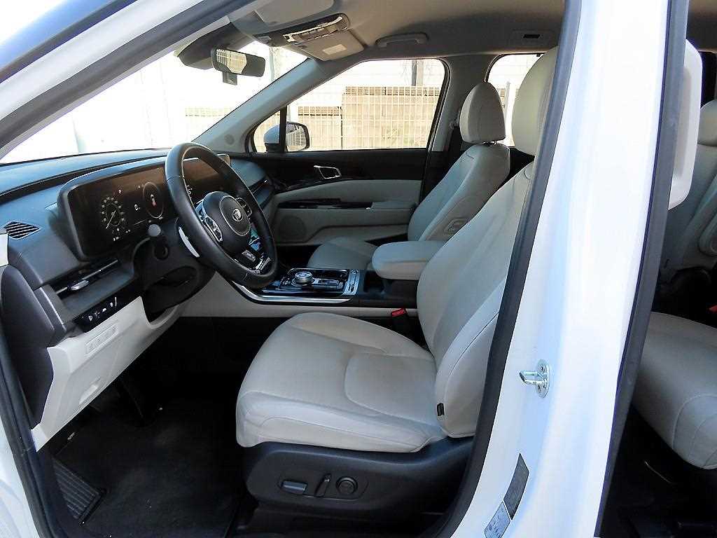 KIA Carnival - Vista 5