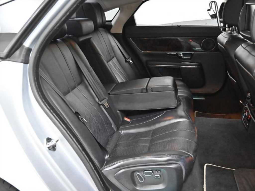 Jaguar XJ - Vista 12