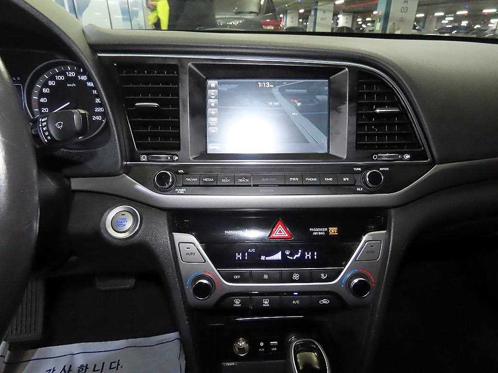 HYUNDAI Avante - Vista 11