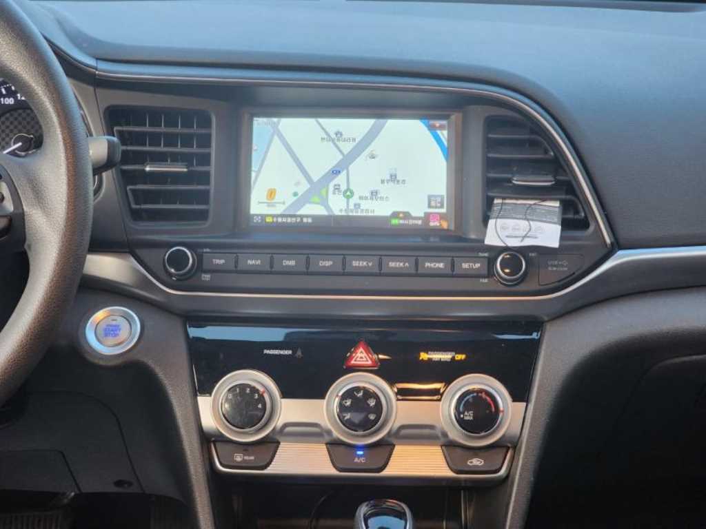 HYUNDAI Avante - Vista 9