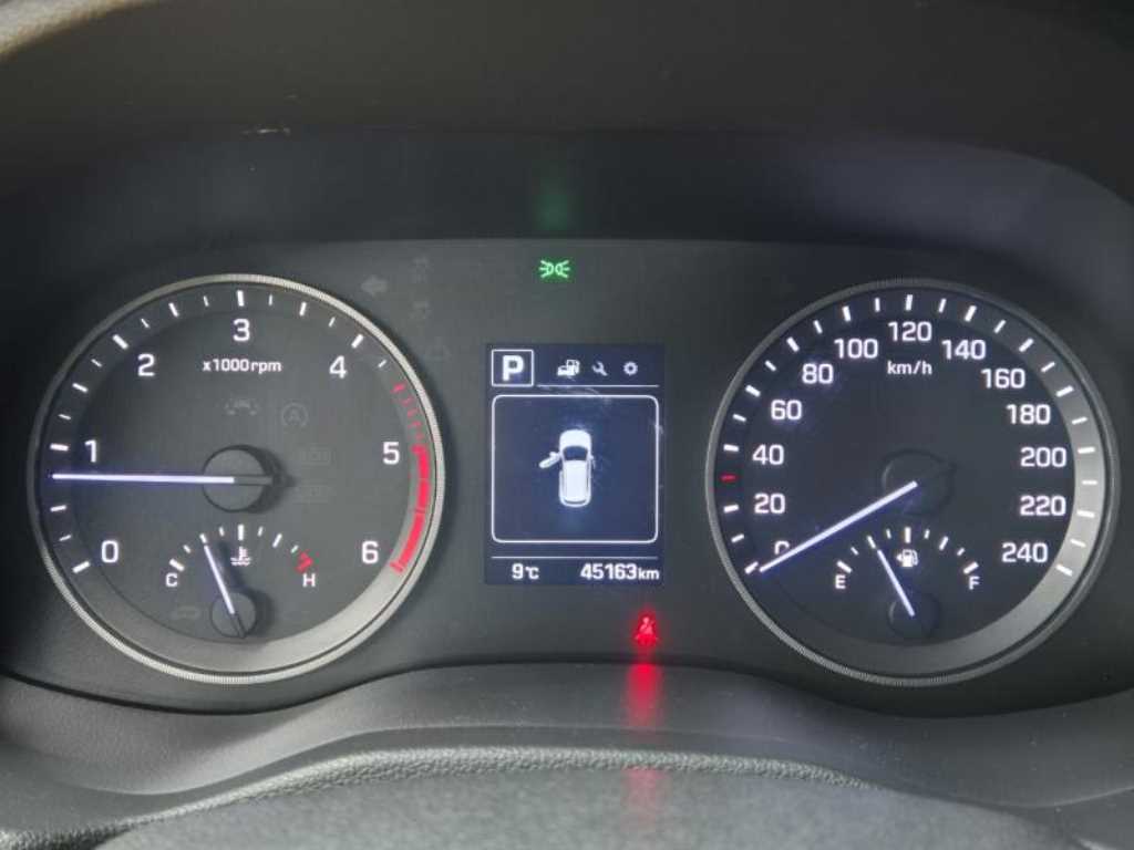 HYUNDAI Tucson - Vista 9