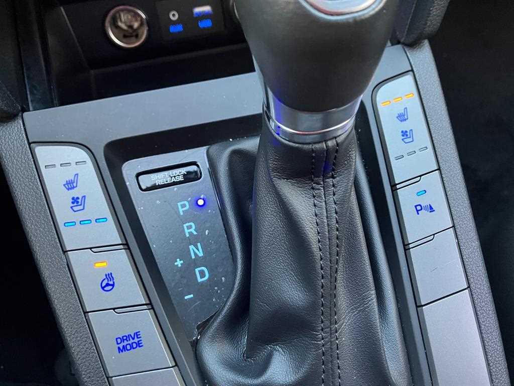 HYUNDAI Avante - Vista 11