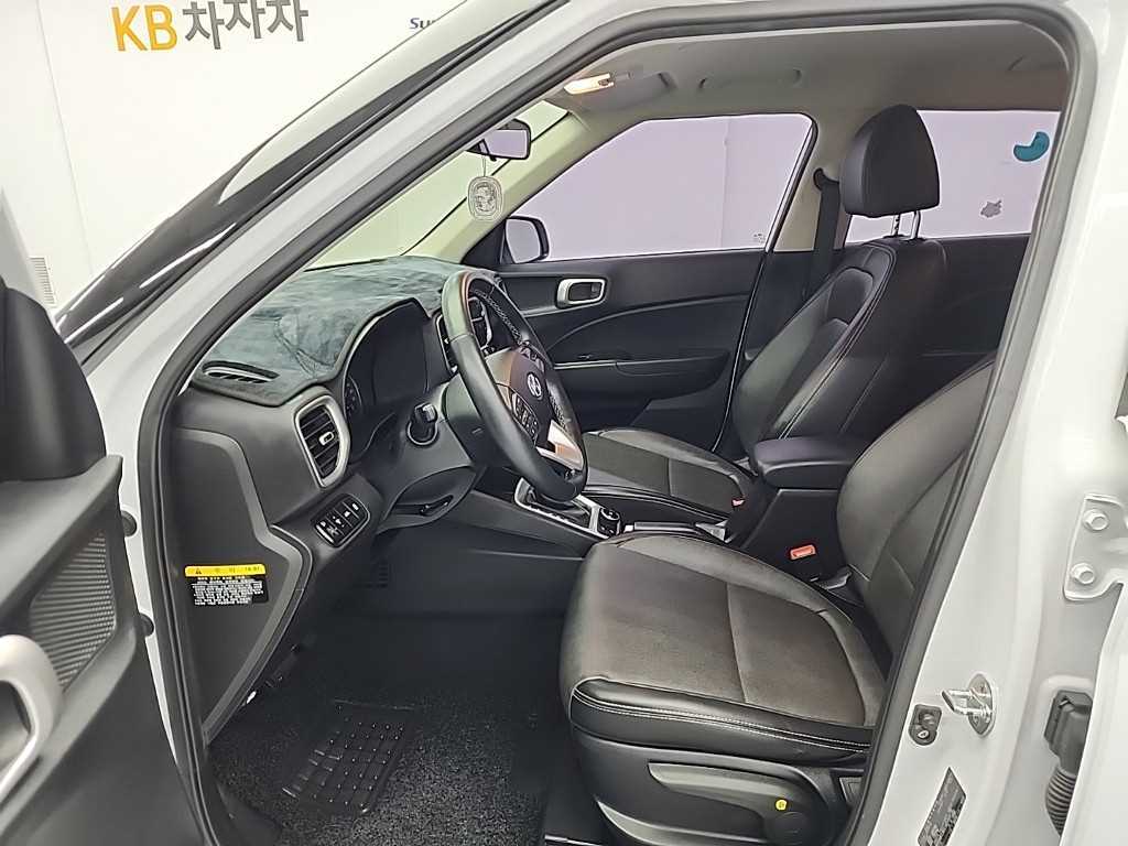 HYUNDAI Venue - Vista 11