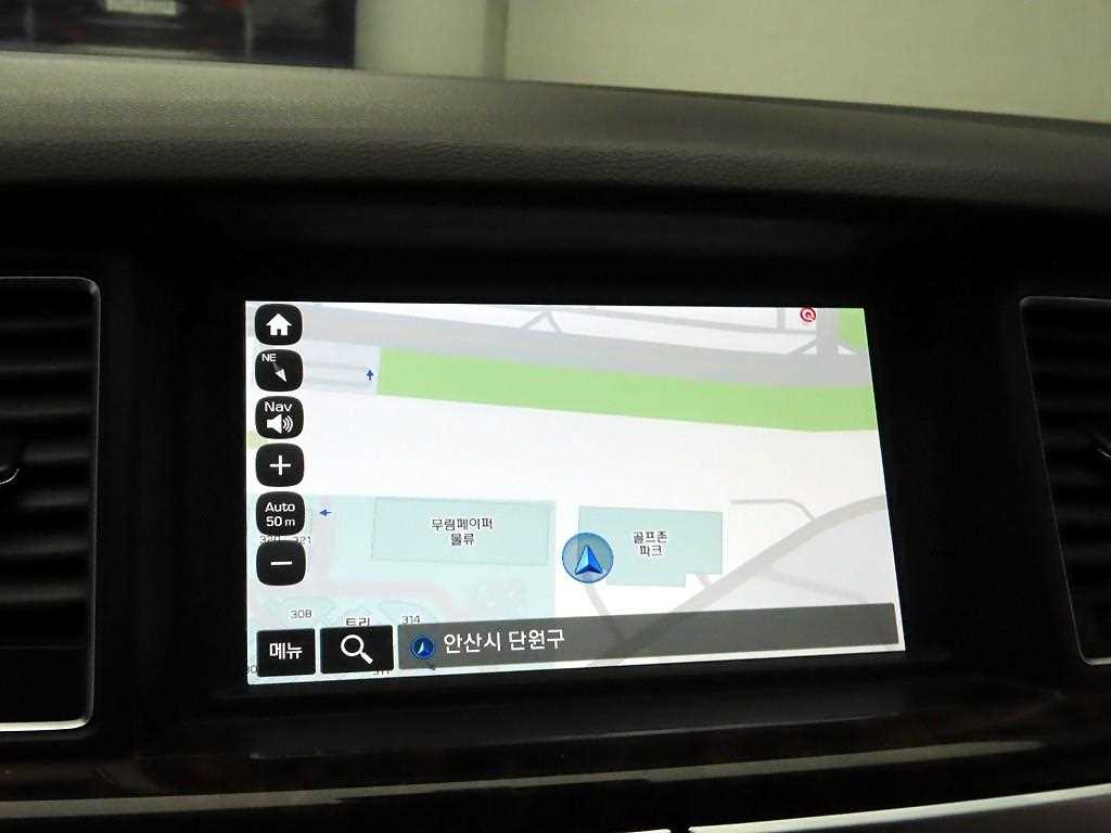 HYUNDAI Genesis - Vista 8