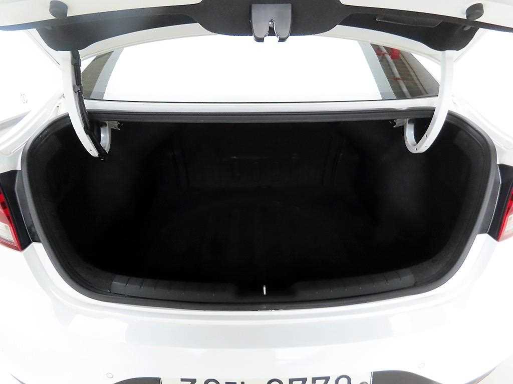 HYUNDAI Avante - Vista 5