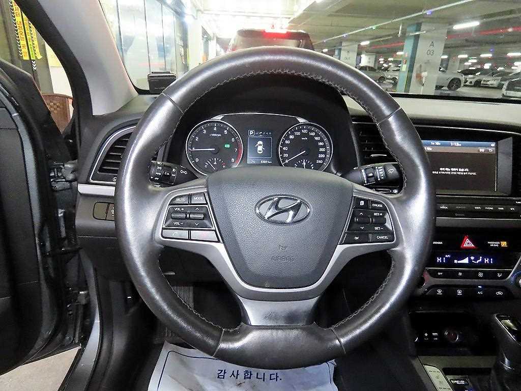 HYUNDAI Avante - Vista 8