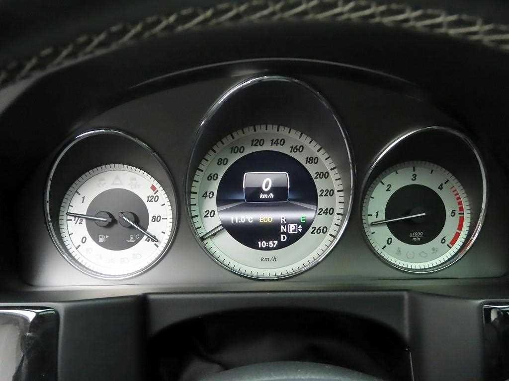 Mercedes Benz GLK Class - Vista 5