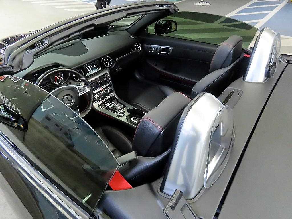 Mercedes Benz SLC Class - Vista 12