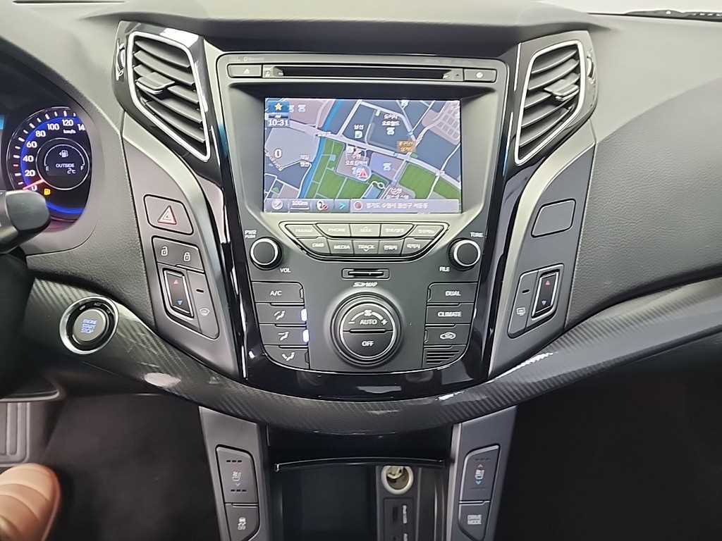 HYUNDAI i40 - Vista 10