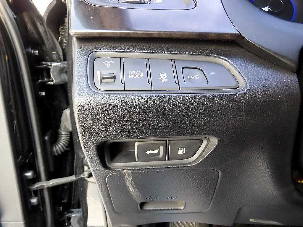 HYUNDAI Grandeur - Vista 11