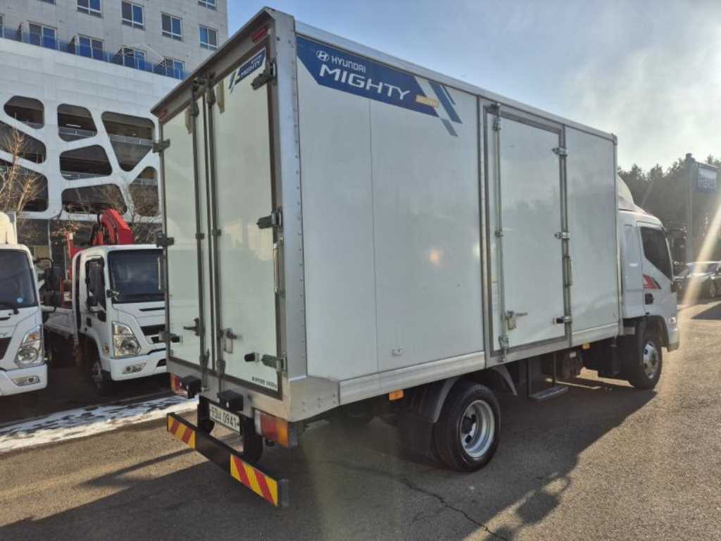 medium and large cargo truck - Vista 6