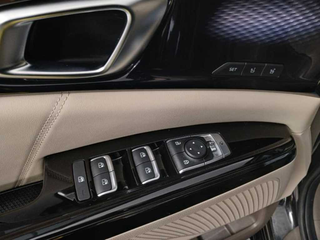 KIA Carnival - Vista 9