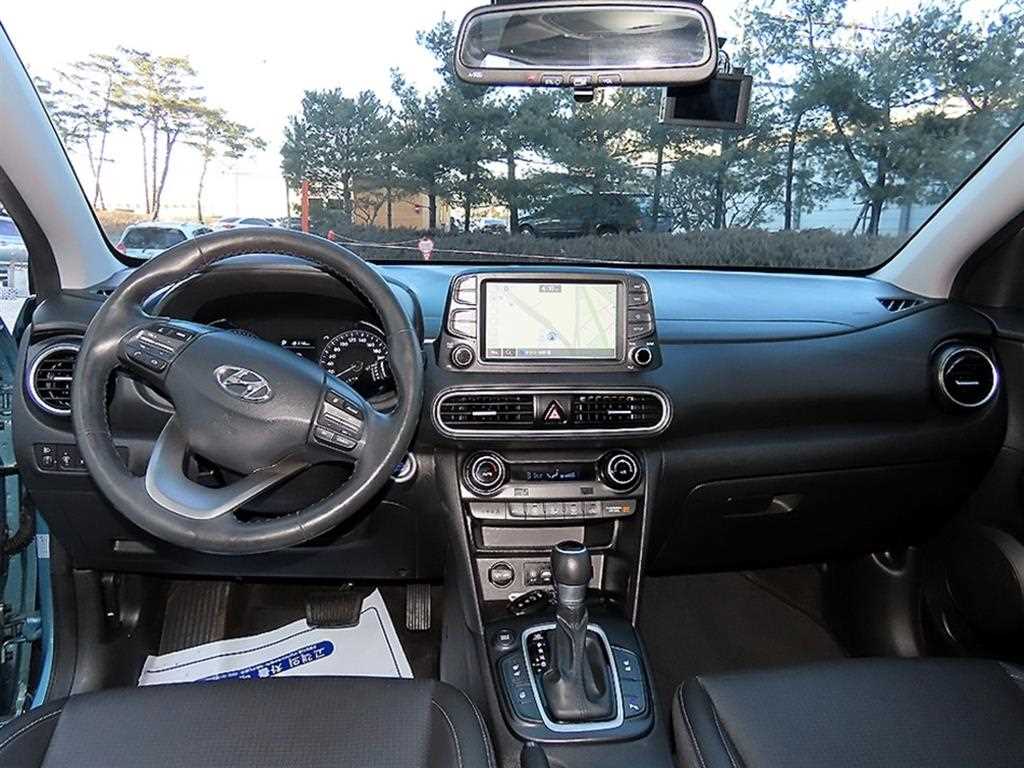 HYUNDAI Kona - Vista 7