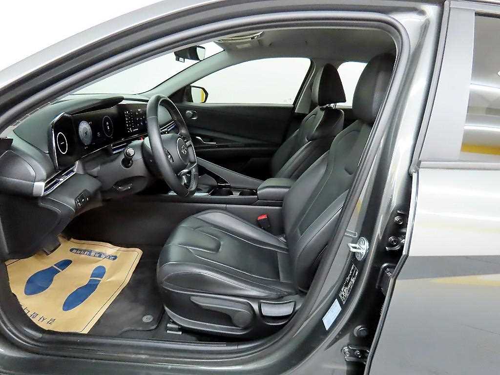 HYUNDAI Avante - Vista 5