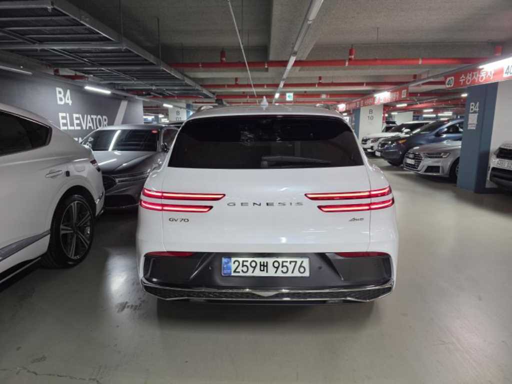 Genesis GV70 - Vista 5