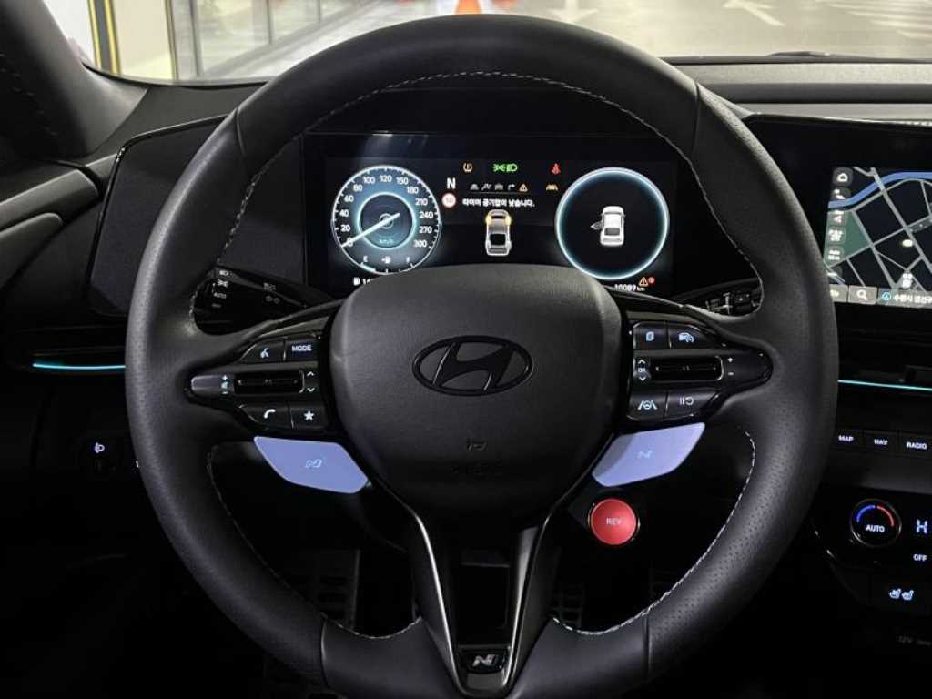 HYUNDAI Avante - Vista 10
