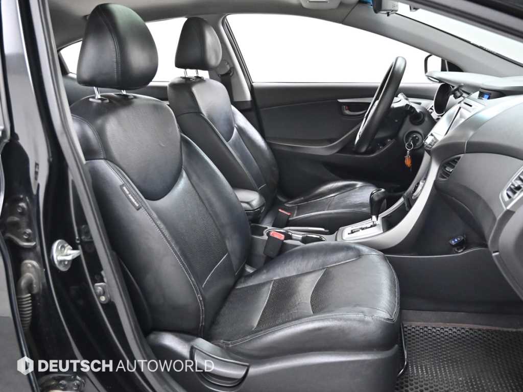 HYUNDAI Avante - Vista 10