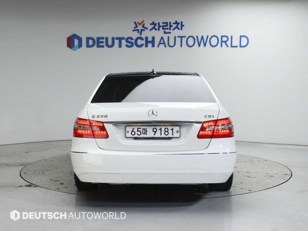 Mercedes Benz E class - Vista 4