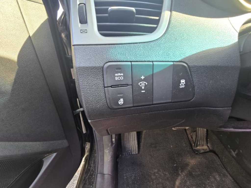 HYUNDAI Avante - Vista 7