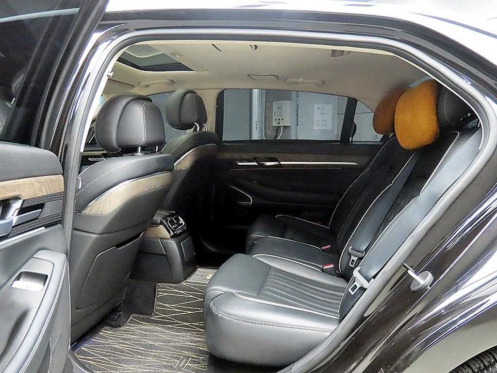 Genesis G90 - Vista 6