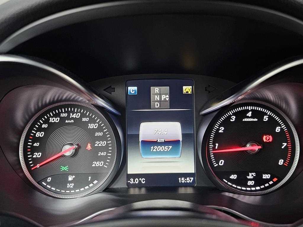 Mercedes Benz C Class - Vista 8