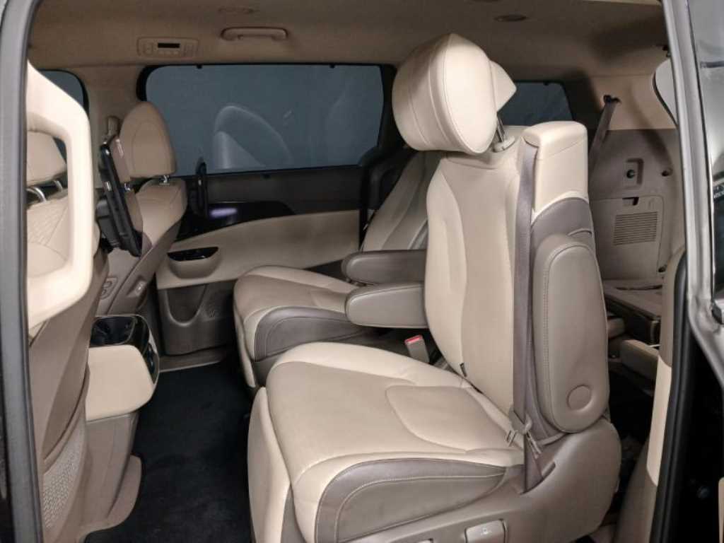 KIA Carnival - Vista 8