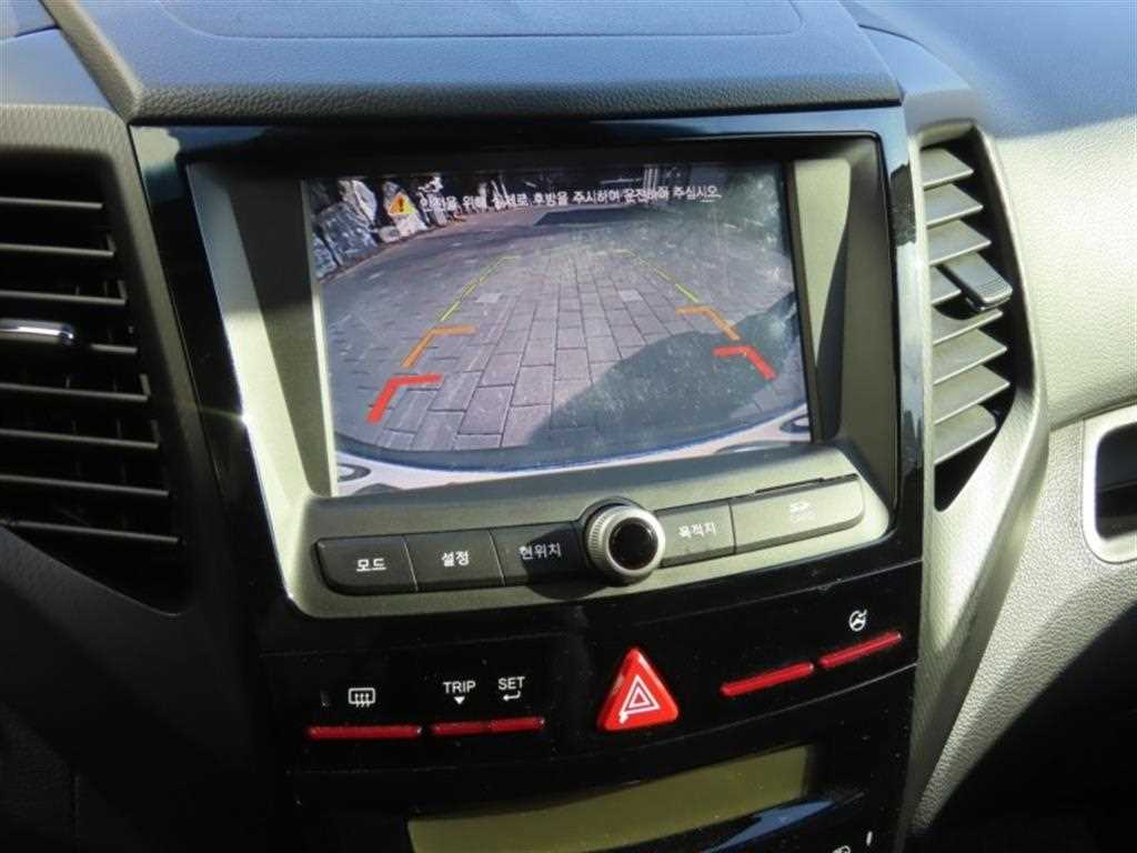 Ssangyong Tivoli - Vista 9