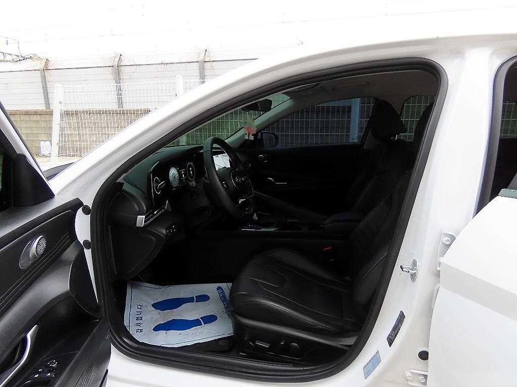 HYUNDAI Avante - Vista 5