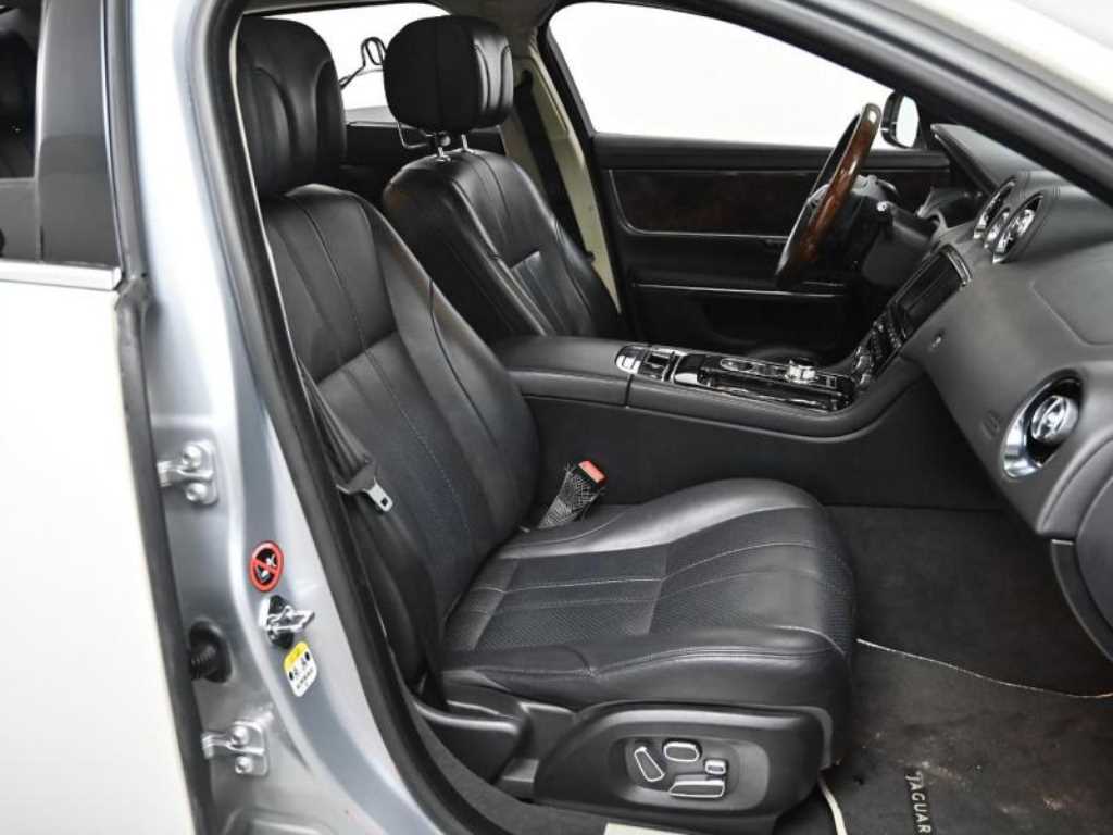 Jaguar XJ - Vista 10