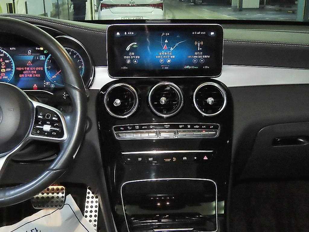 Mercedes Benz GLC Class - Vista 11