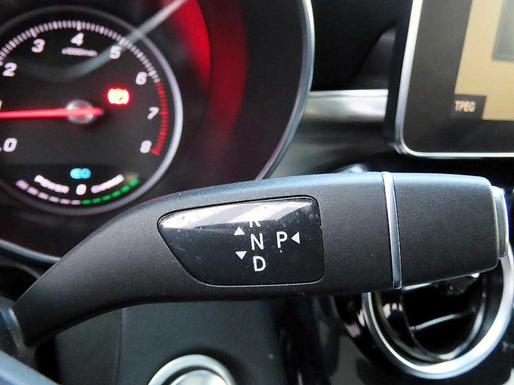 Mercedes Benz GLC Class - Vista 11