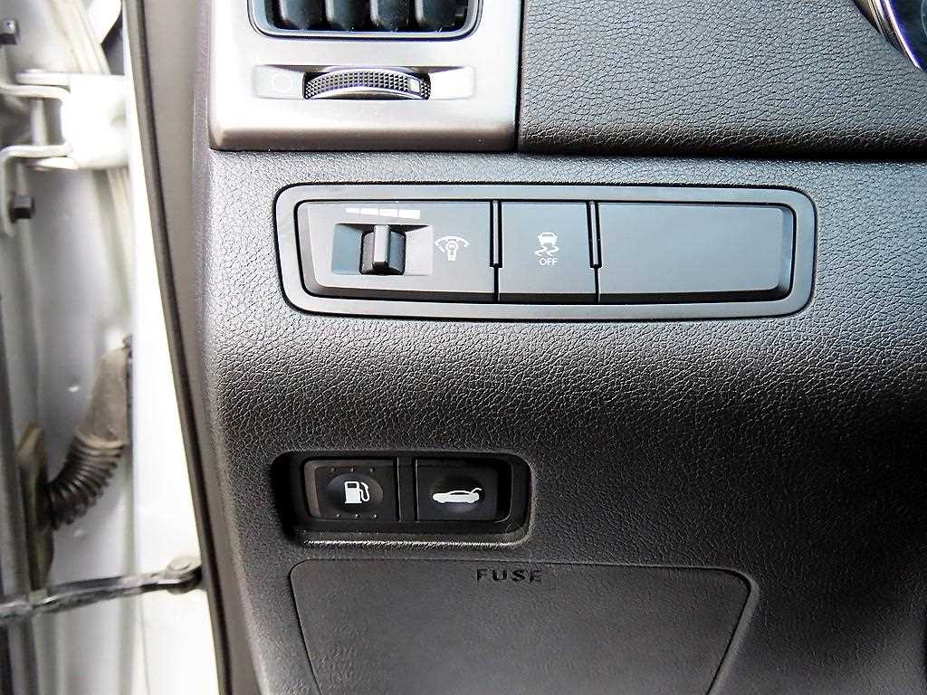 HYUNDAI Sonata - Vista 12