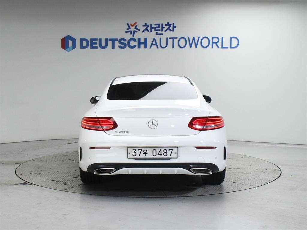 Mercedes Benz C Class - Vista 4