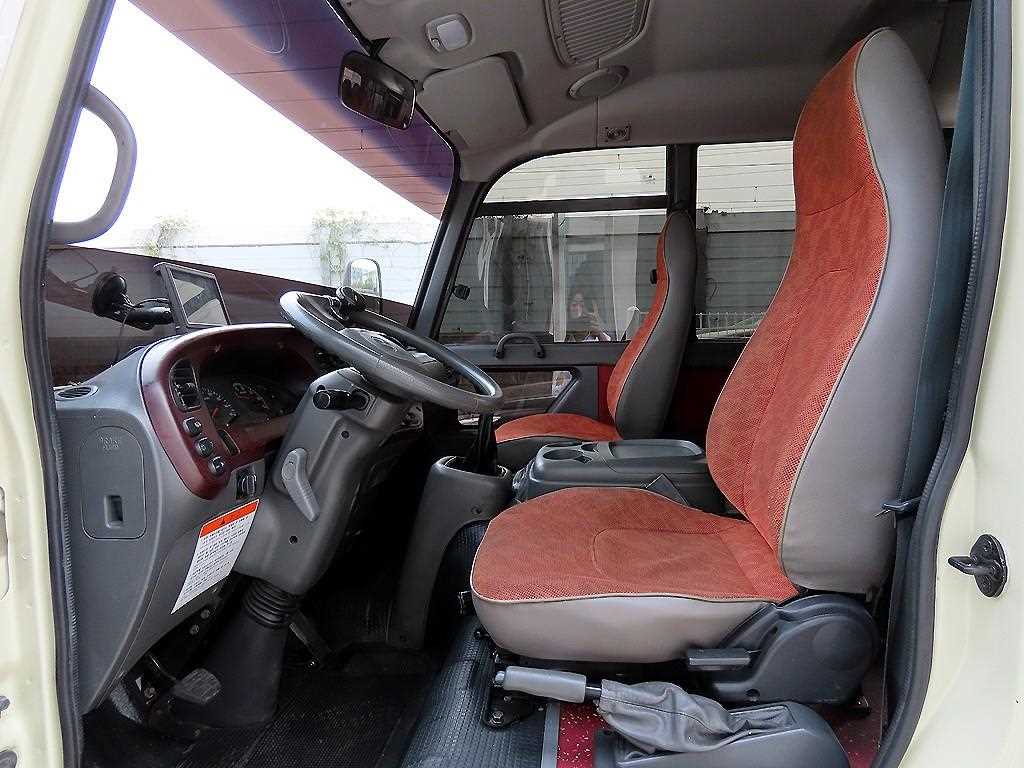 medium and large bus Hyundai bus - Vista 5