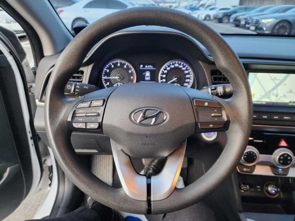 HYUNDAI Avante - Vista 7